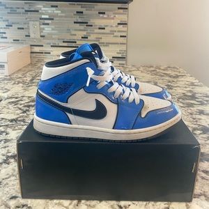 Jordan 1 Mid se signal blue